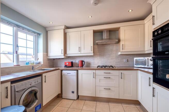 Flat 6, 16 Sherborne Avenue (9 of 13).jpg