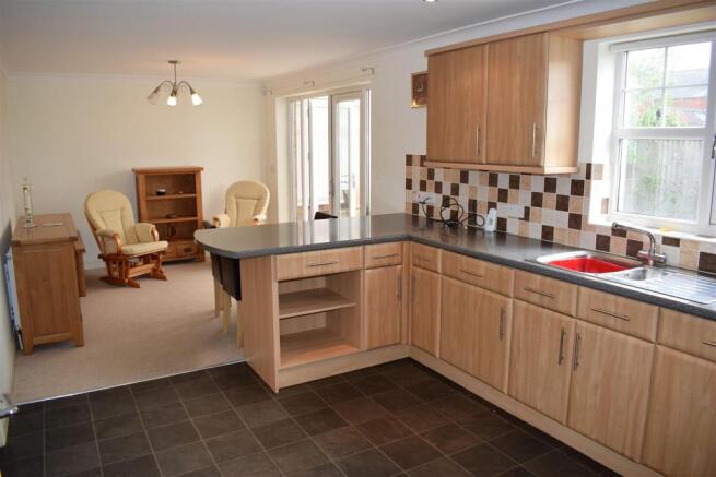 DAY KITCHEN