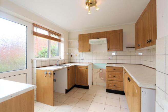 FITTED KITCHEN