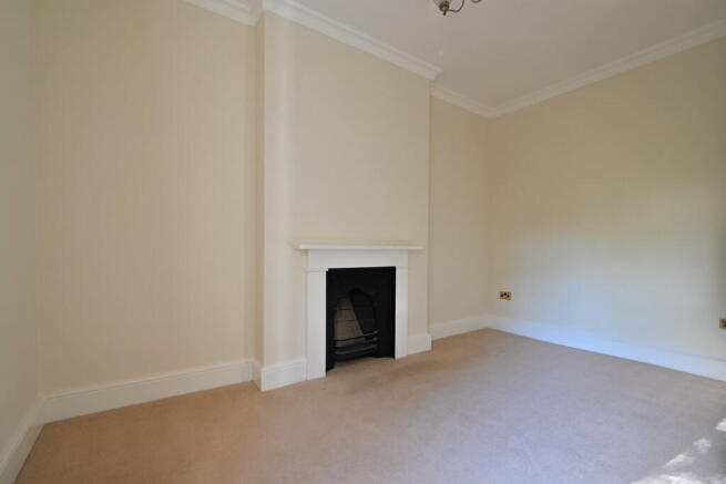 2 bed Apartment to rent Image 9