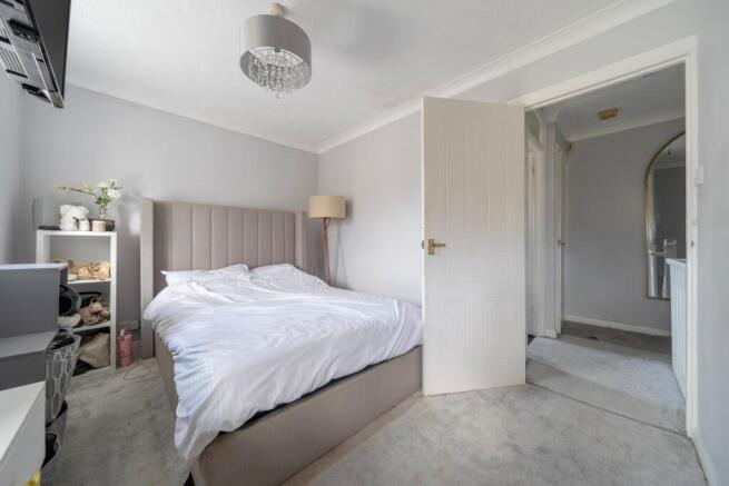 Devoil Close, Guildford, Surrey, GU4 photo 4
