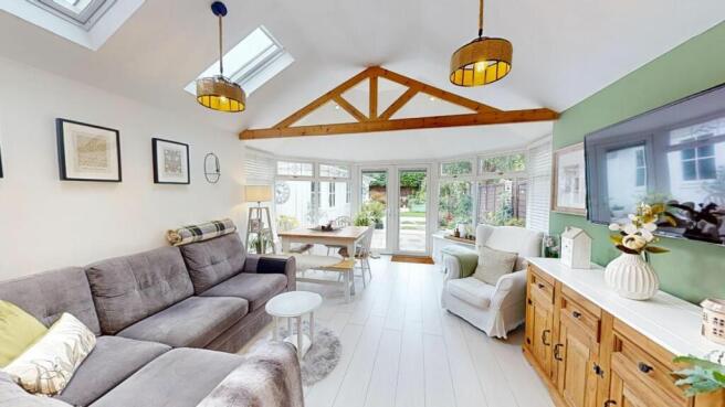 LOUNGE/DINING ROOM