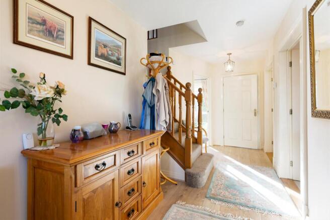 5 bed Detached for sale Image 10
