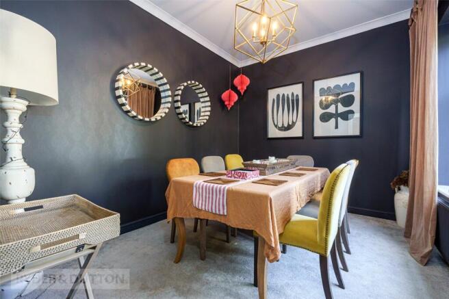 5 bed Detached for sale Image 12