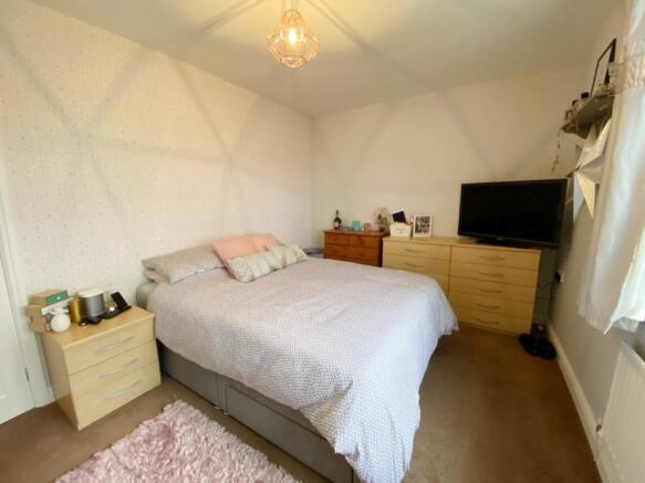 Bedroom 1 pic 2.jpg