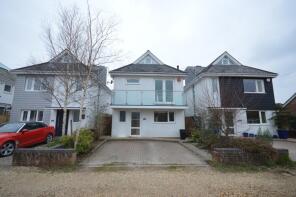 Ilios, Yarrell Mead, Lymington SO41 8HB
