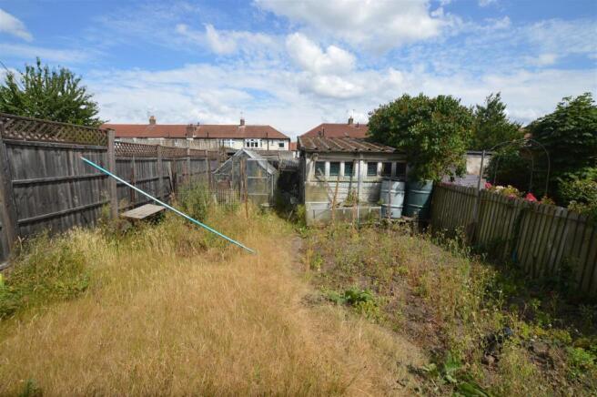 11 Milner Drive gdn sunny .JPG