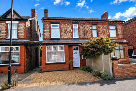 Victoria Road, Urmston, M41