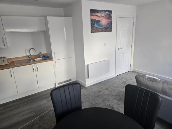 1 bed Apartment to rent Image 2
