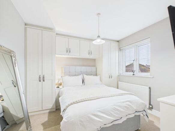 5 bed Detached for sale Image 11