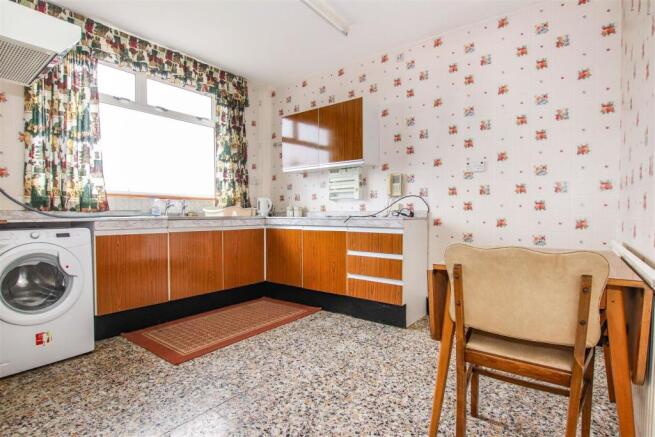 FITTED KITCHEN / DINING ROOM