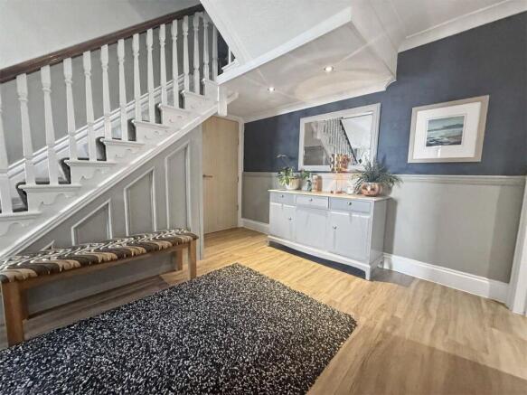 7 bed Detached for sale Image 9