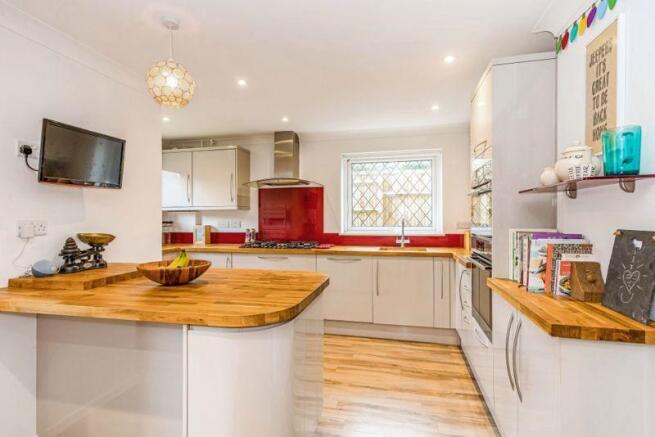 Kitchen and breakfast bar