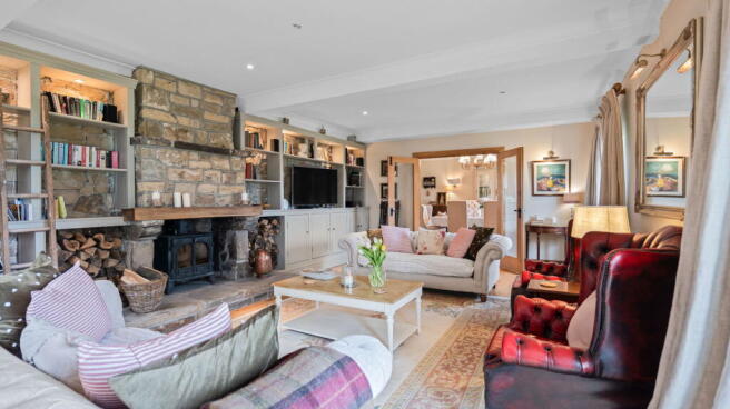 5 bed Detached for sale Image 12