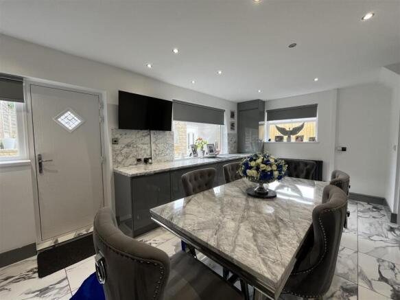3 bed Semi-Detached for sale Image 5