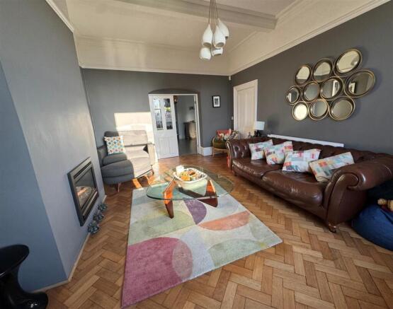 4 bed Detached for sale Image 11