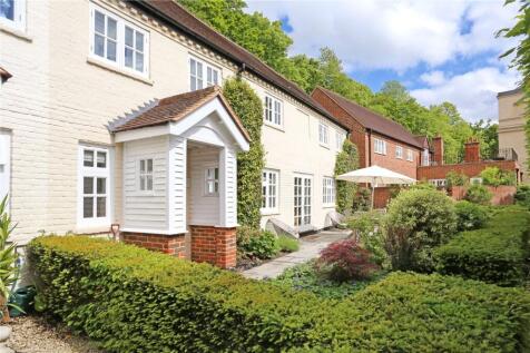Moor Park House Way, Farnham, GU10