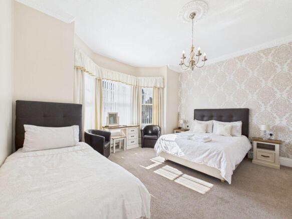7 bed Semi-Detached for sale Image 8