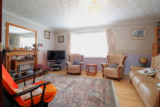 4 bed Detached for sale Image 9