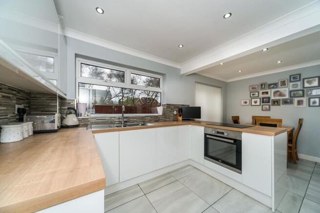 Kitchen / Dining Roo