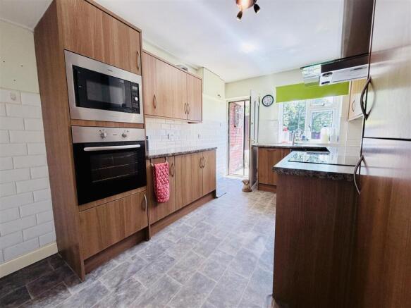 3 bed Terraced for sale Image 6