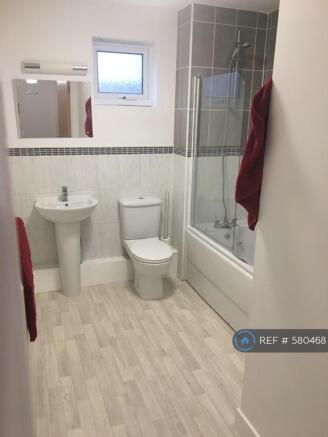 Main Bathroom 