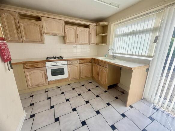 3 bed Semi-Detached for sale Image 6
