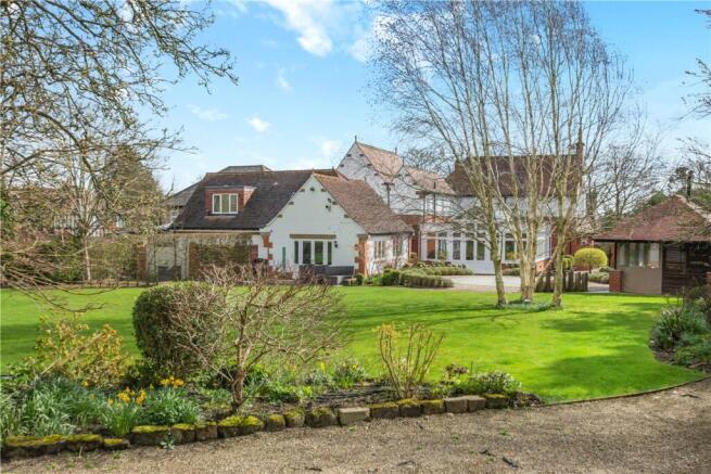 6 bed Detached for sale Image 5