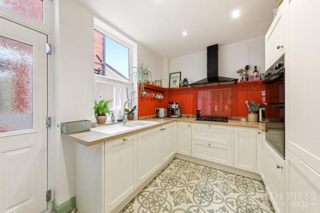 3 bed Terraced for sale Image 9