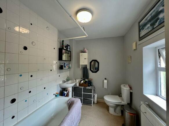 Bathroom.jpg