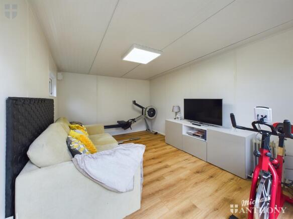 CAM03852G0-PR0153-STILL019