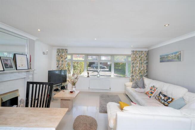 5 bed Detached for sale Image 4