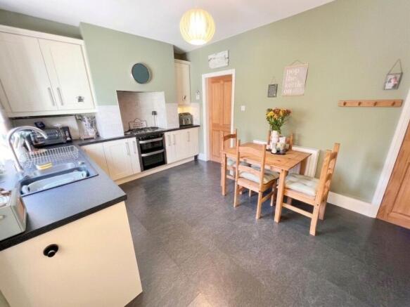 3 bed Terraced for sale Image 6