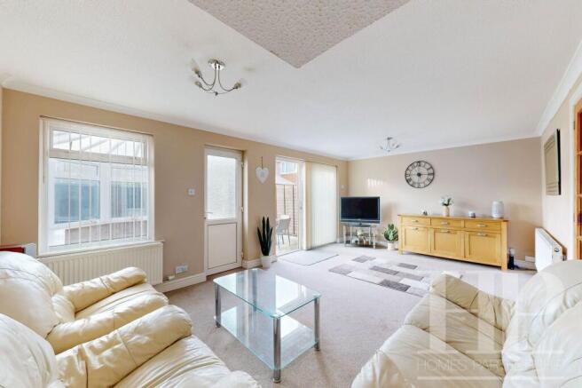Lounge/dining room
