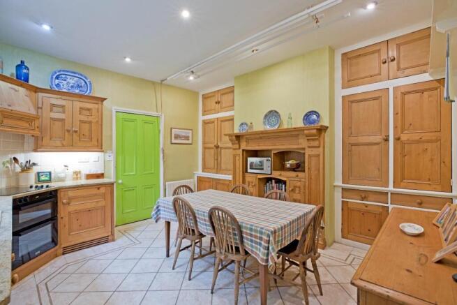 5 bed Detached for sale Image 5
