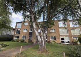 8, Cringle Court, Thornton Road, Little Heath, Potters Bar EN6 1JR