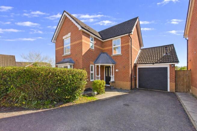3-bed detached on The Knoll, Tilehurst, Reading, RG31, £525,000