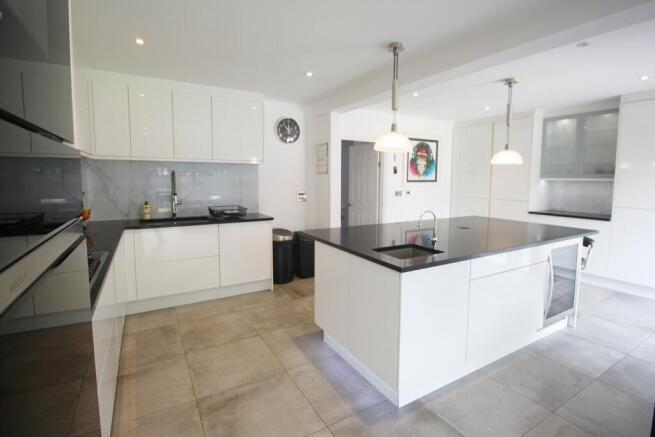 Kitchen 3.JPG