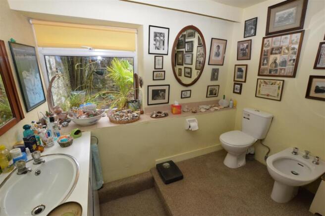 4 bed Cottage for sale Image 7