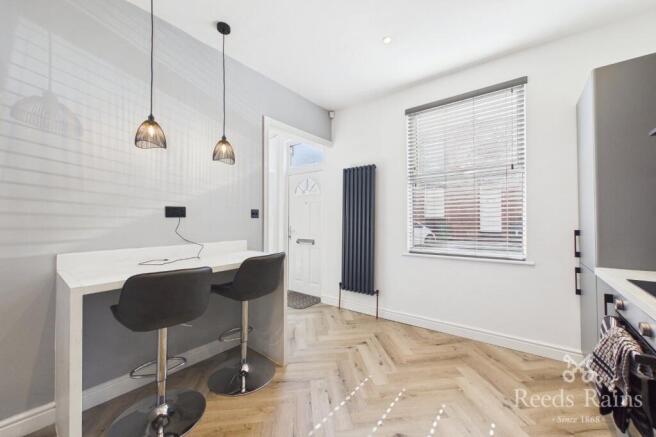 2 bed Terraced to rent Image 5