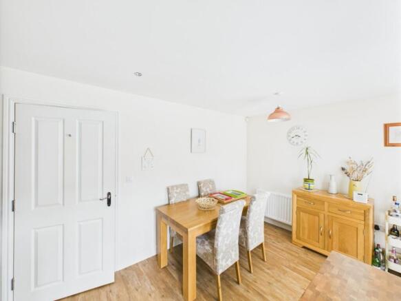 4 bed House for sale Image 9