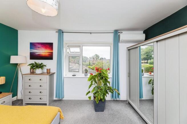 3 bed Terraced for sale Image 8