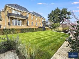Flat 4, 90 Heathcote House, Camlet Way, Barnet EN4 0NX