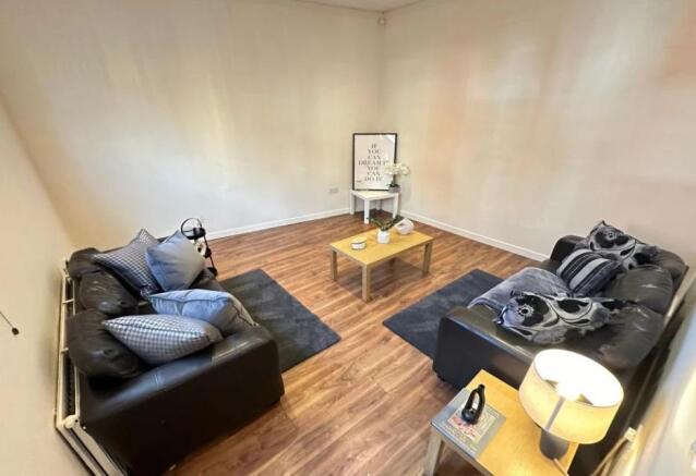 6 bed House to rent Image 8