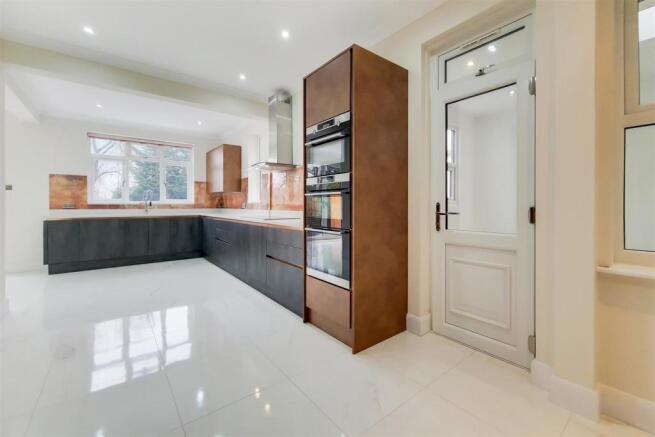 8_Kitchen-0.jpg