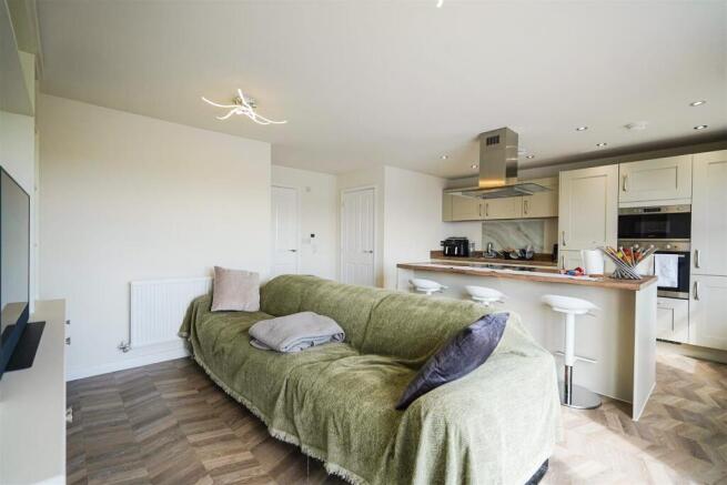 2 bed Apartment for sale Image 11