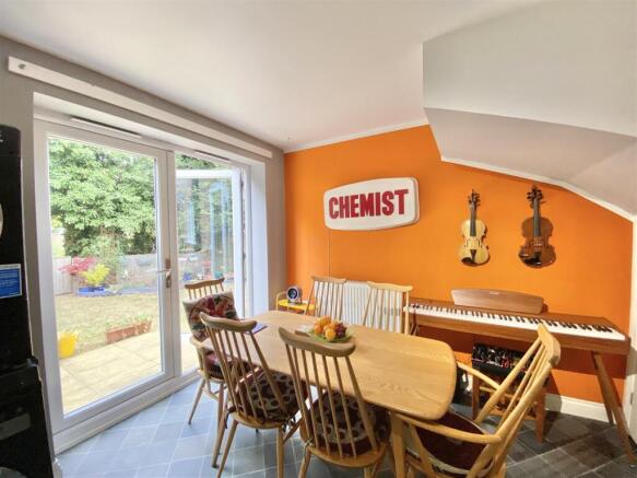 3 bed Semi-Detached for sale Image 6