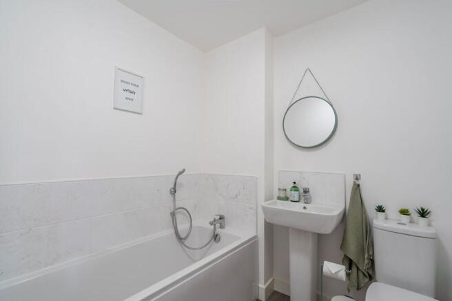 3 bed Semi-Detached for sale Image 8