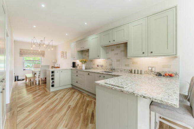 5 bed Detached for sale Image 5