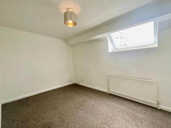 2 bed Terraced to rent Image 10